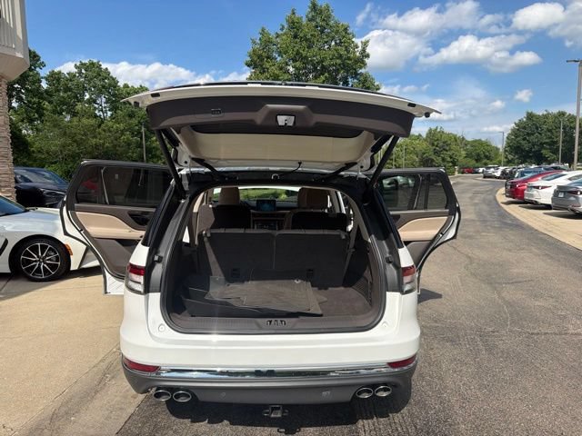 Used 2024 Lincoln Aviator Reserve w/ Equipment Group 201A AWD/4WD image 11