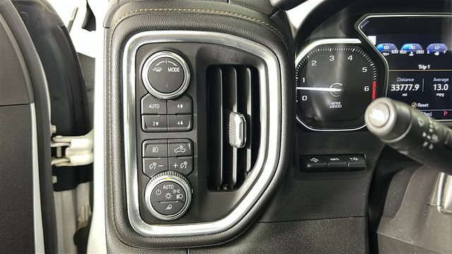 Used 2021 GMC Sierra 2500 AT4 w/ AT4 Premium Plus Package AWD/4WD image 19