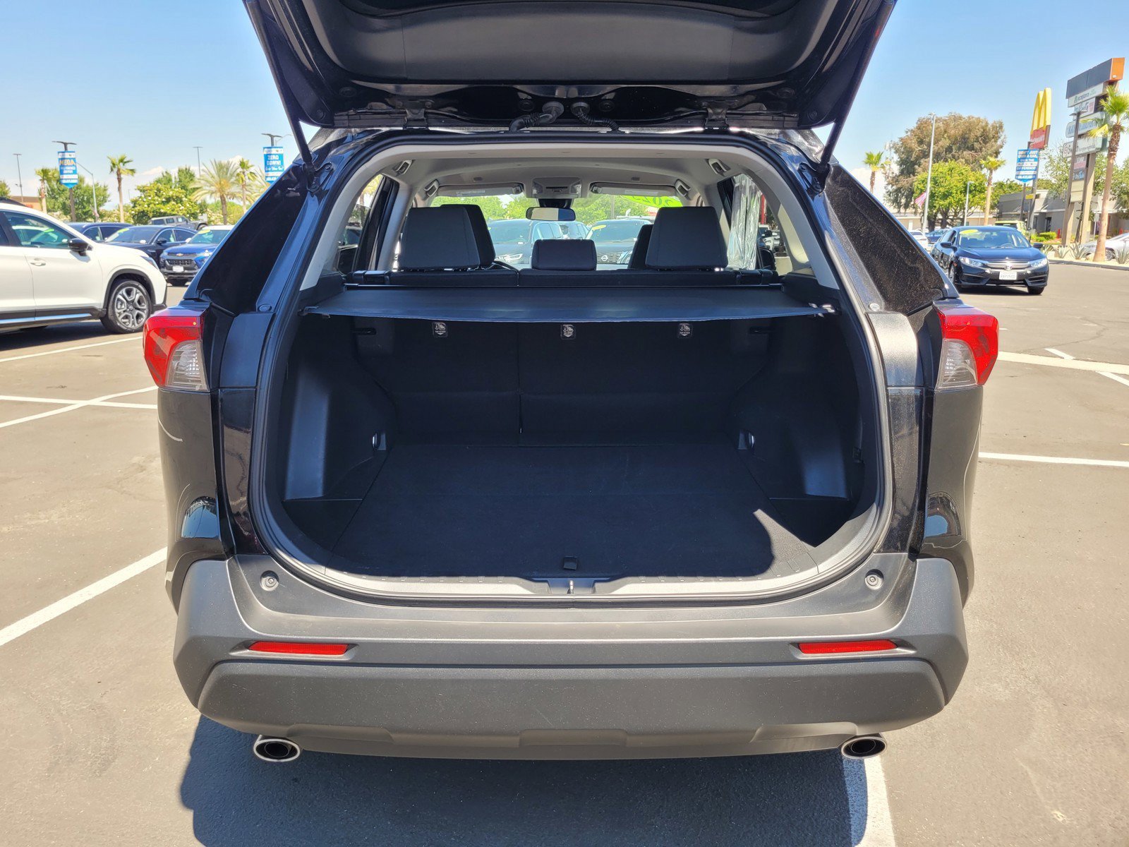 Used 2025 Toyota RAV4 XLE AWD/4WD image 28