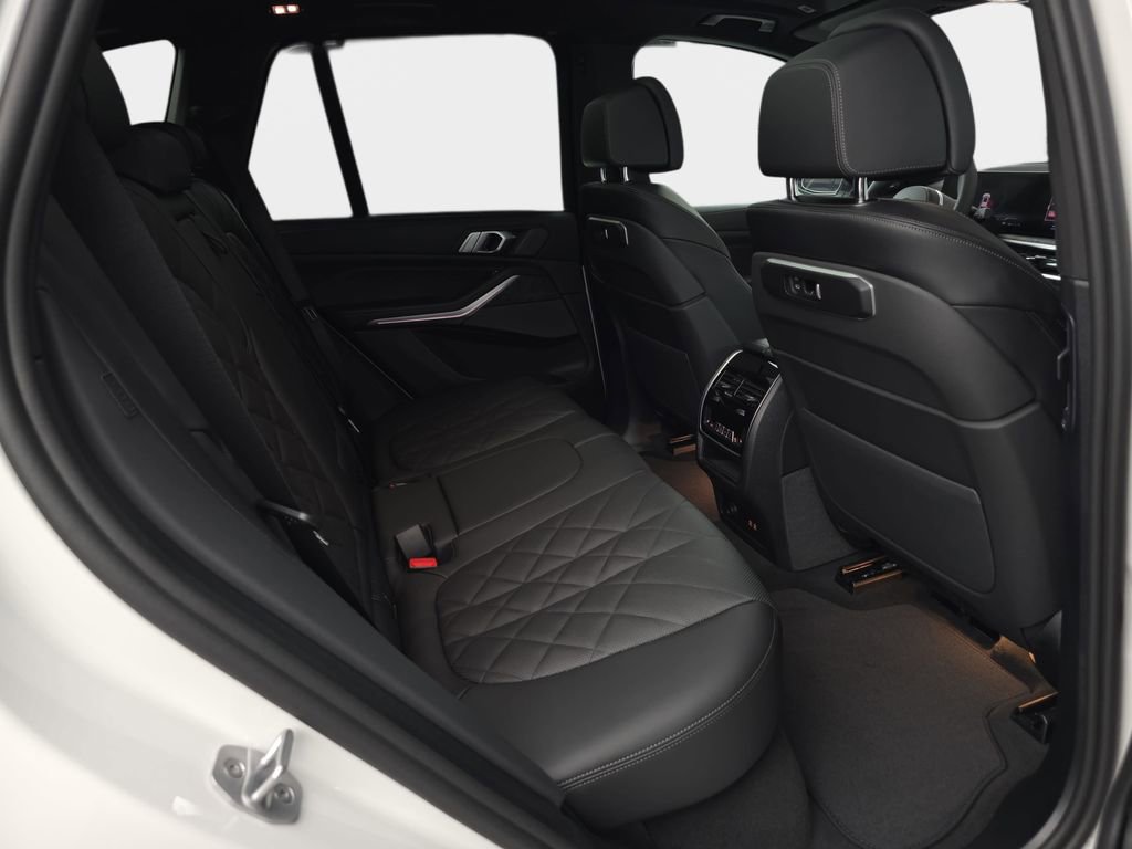 New 2026 BMW X5 xDrive40i w/ M Sport Package image 11