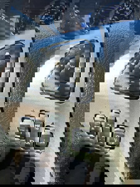 Used 2017 Ford Taurus Limited image 30