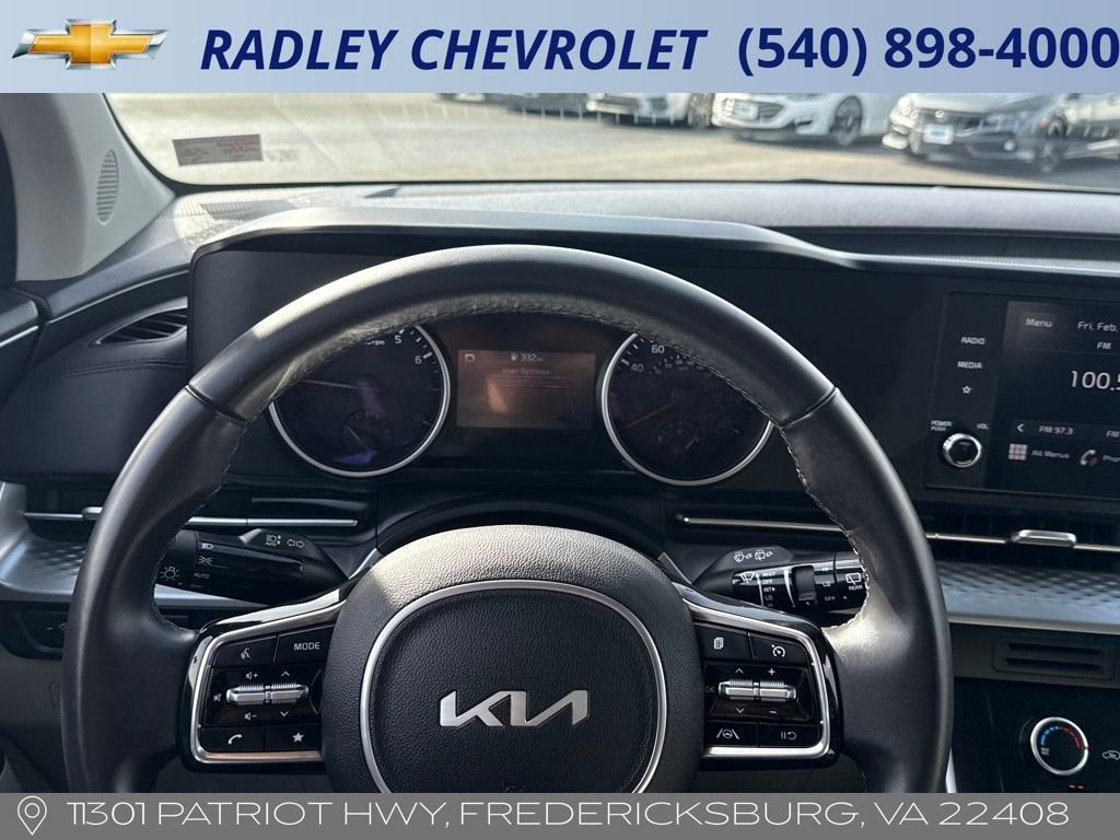 Used 2024 Kia Carnival LX image 6