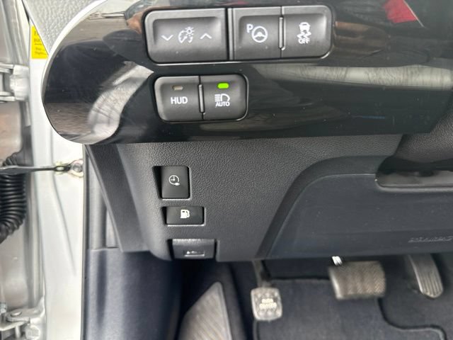 Used 2018 Toyota Prius Prime Advanced FWD image 26