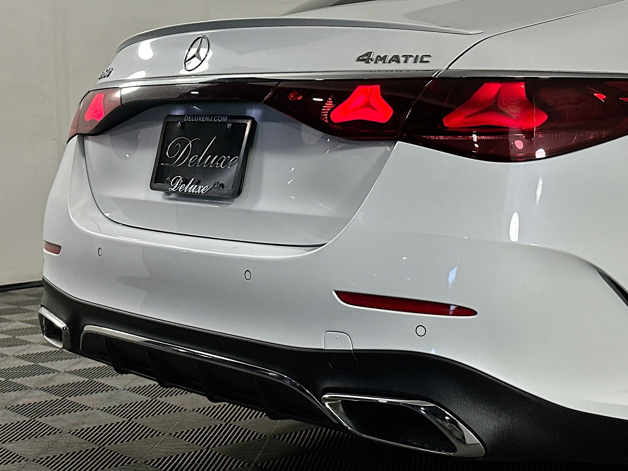 Used 2024 Mercedes-Benz E 350 4MATIC Sedan w/ Airmatic Package image 25