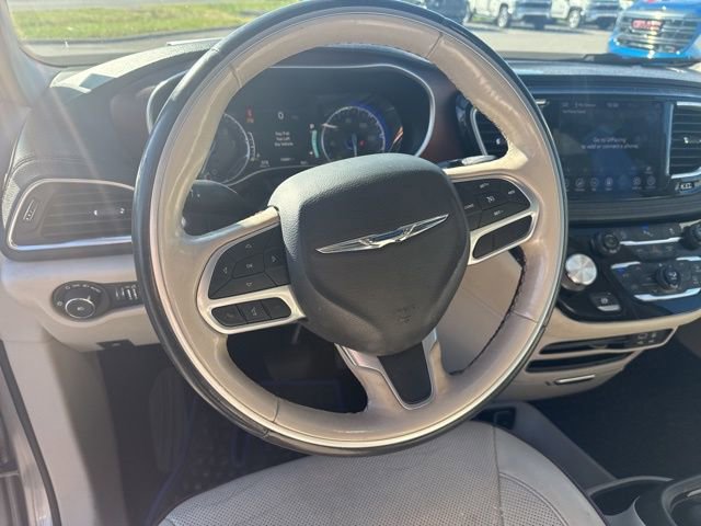 Used 2020 Chrysler Pacifica Limited image 16