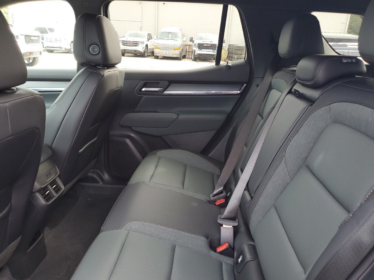 New 2027 GMC Terrain AT4 w/ Technology Package II AWD/4WD image 11