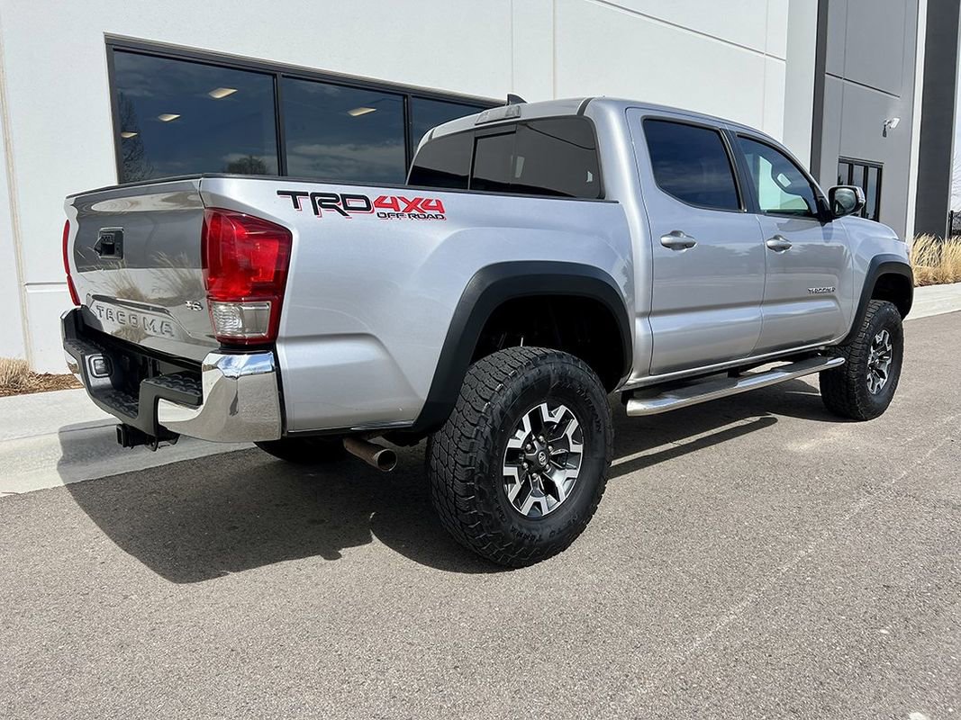 Used 2017 Toyota Tacoma TRD Off-Road image 5
