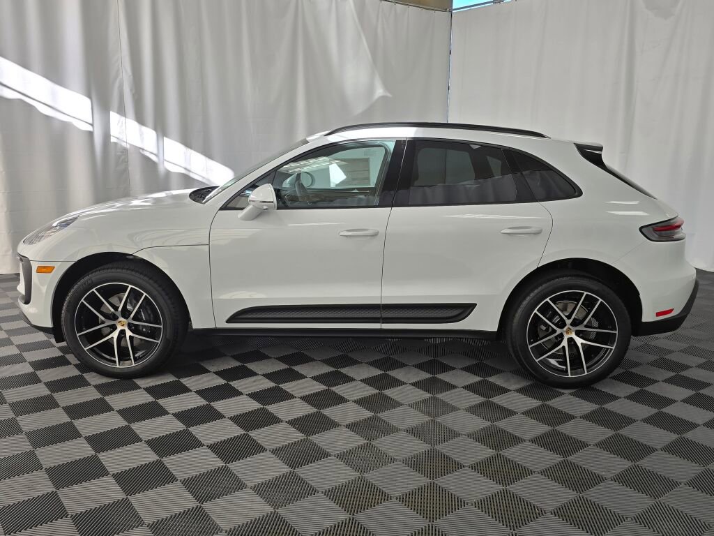 New 2026 Porsche Macan image 2