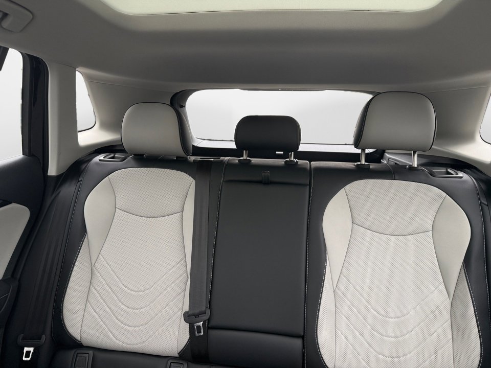 New 2026 Volkswagen Tiguan SE FWD image 12