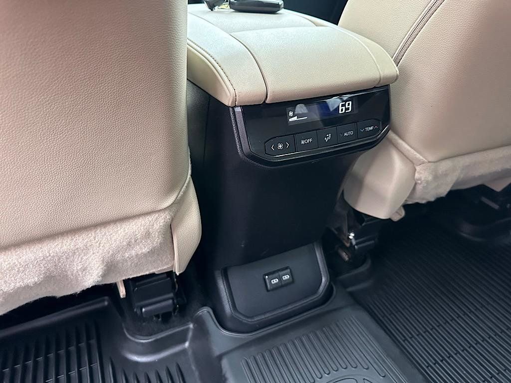 Certified 2024 Toyota Highlander XLE image 22