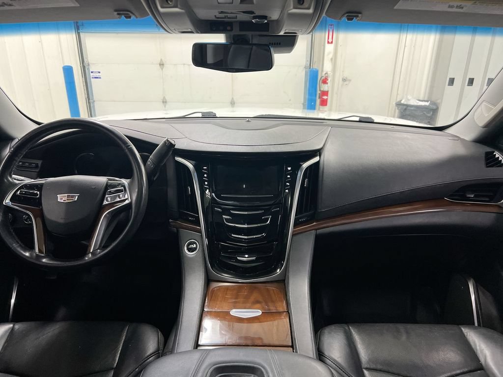 Used 2019 Cadillac Escalade ESV Luxury AWD/4WD image 10