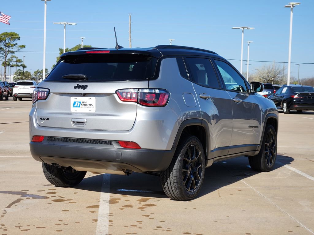 Used 2024 Jeep Compass Latitude w/ Convenience Group image 9