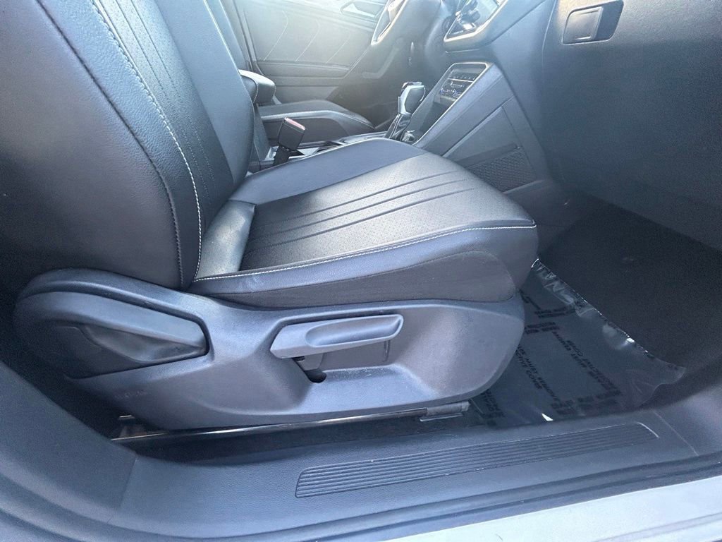 Used 2024 Volkswagen Tiguan SE image 18