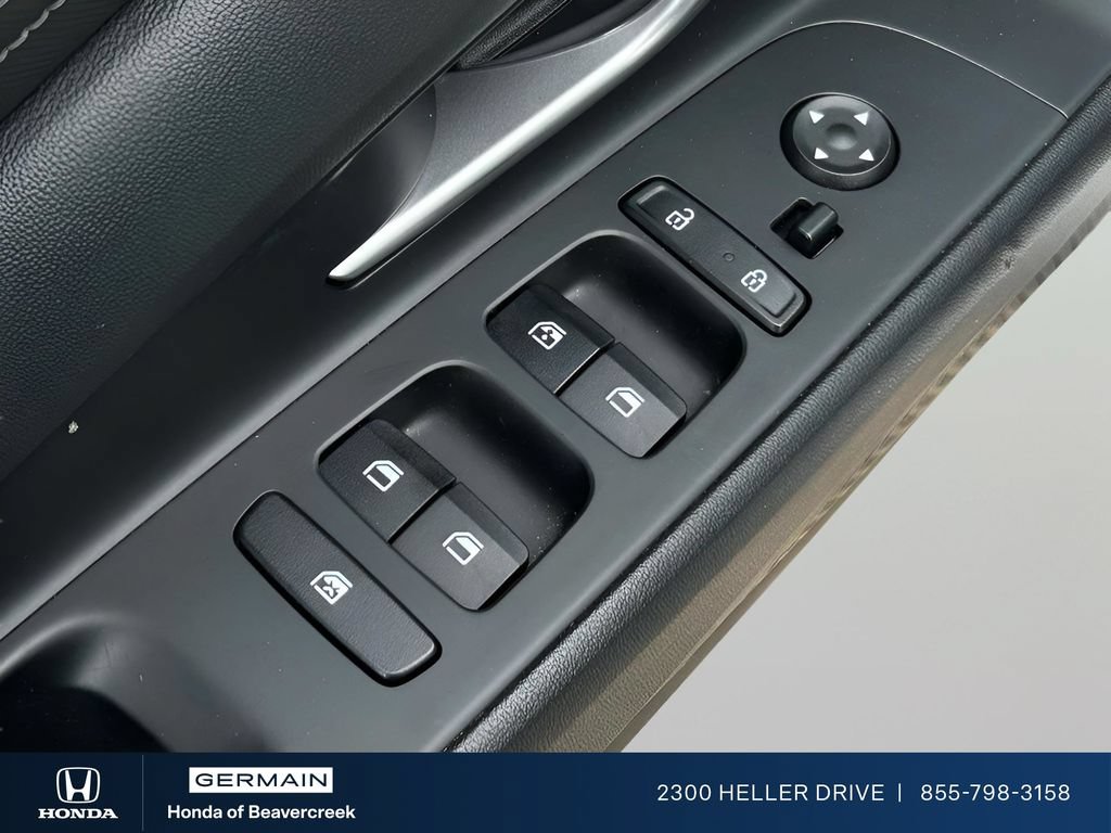 Used 2023 Hyundai Elantra Limited w/ Cargo Package FWD image 10