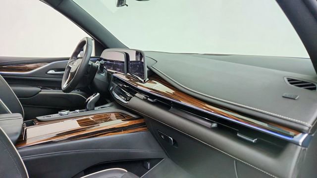 Used 2023 Cadillac Escalade Premium Luxury w/ Performance Package image 21