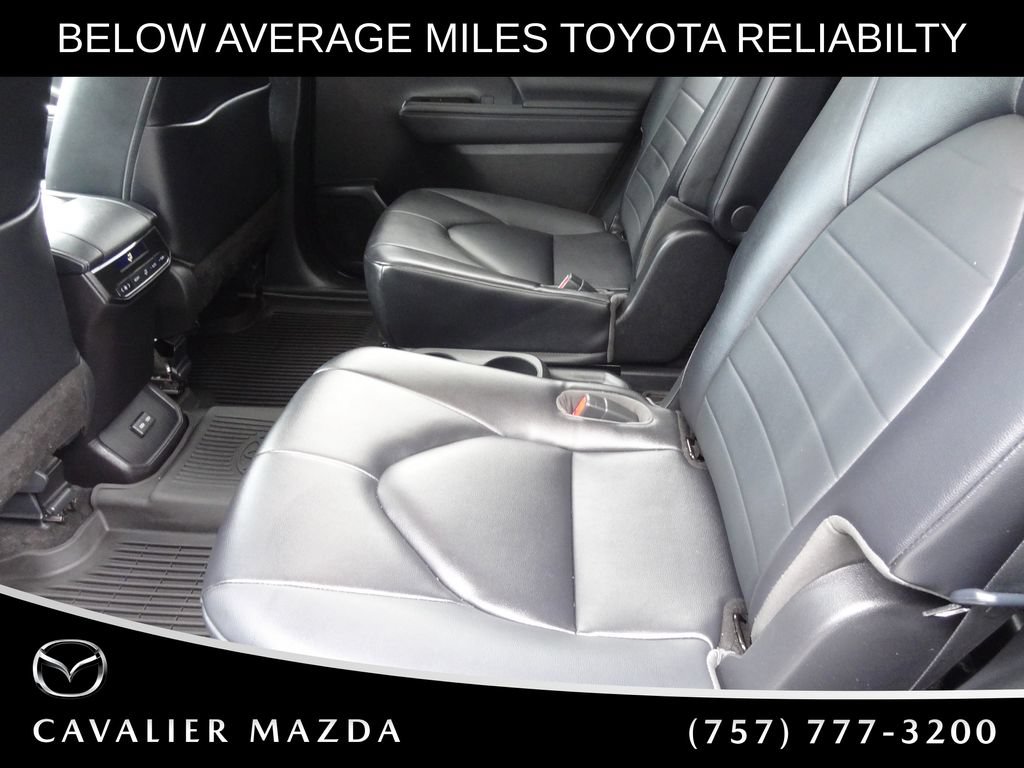 Used 2023 Toyota Highlander XLE AWD/4WD image 13
