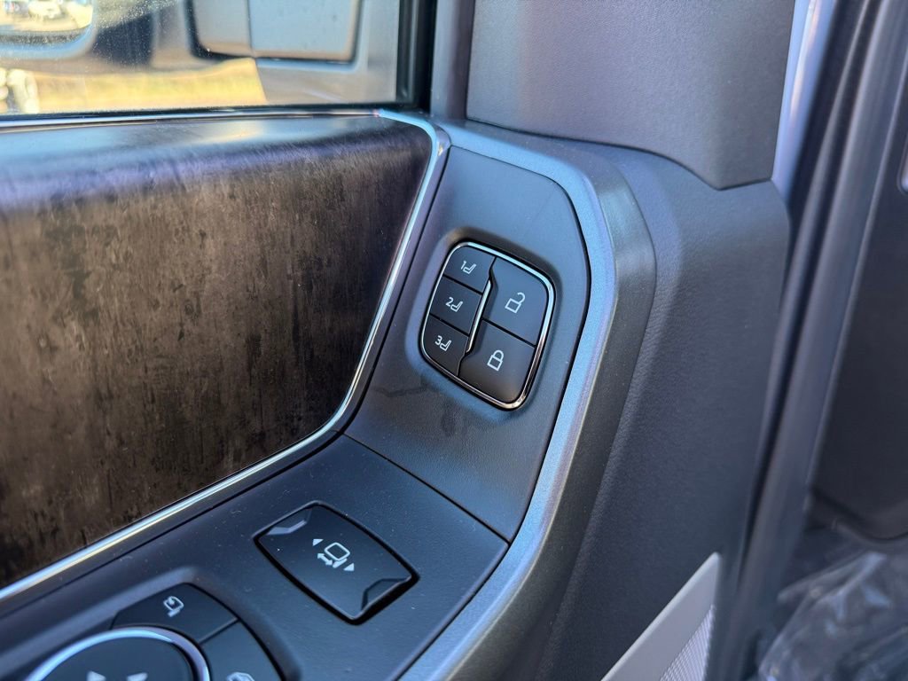 New 2026 Ford F250 Lariat w/ Black Appearance Package image 11