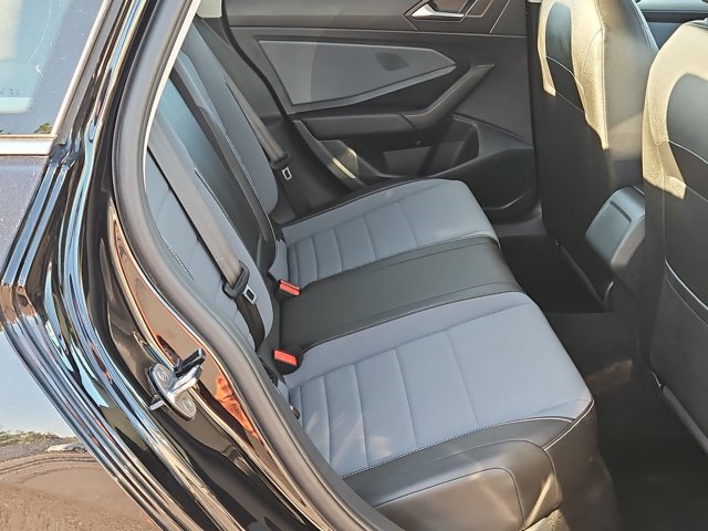 Used 2025 Volkswagen Jetta SE FWD image 20