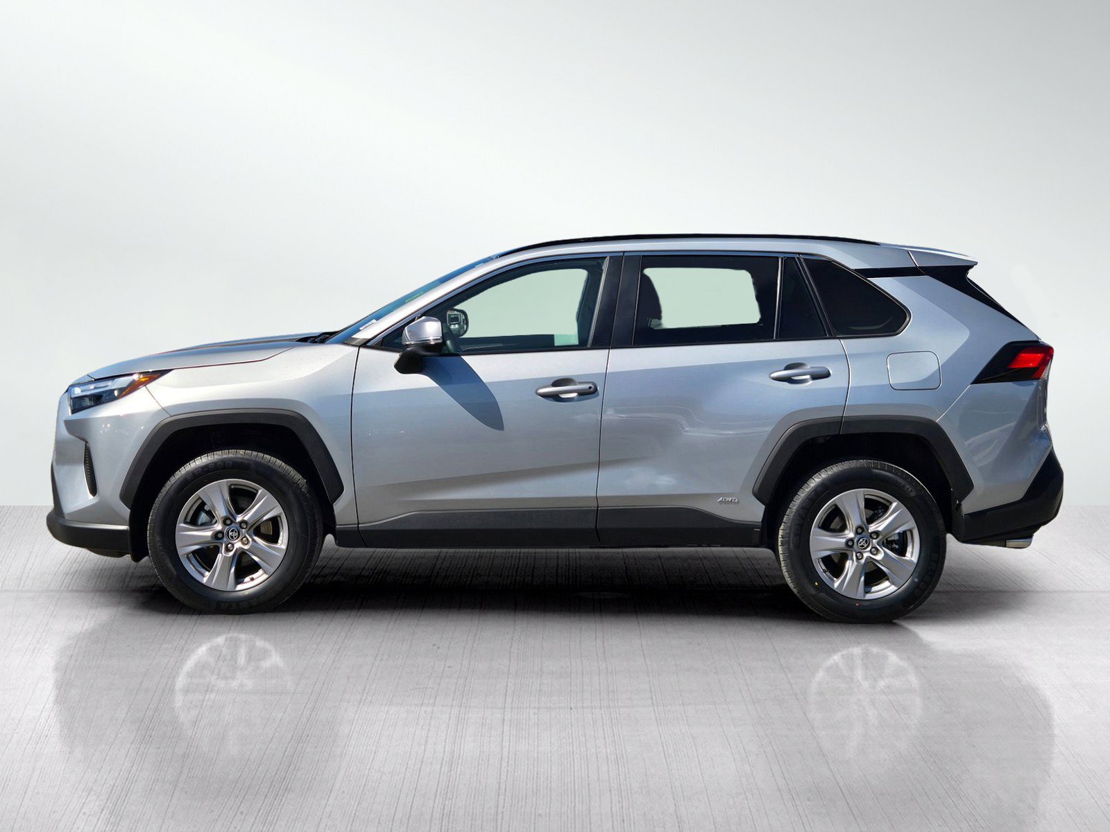 Used 2024 Toyota RAV4 LE AWD/4WD image 7