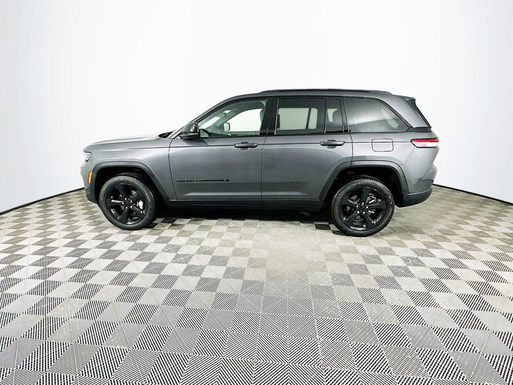 Certified 2025 Jeep Grand Cherokee Limited w/ Luxury Tech Group II image 7