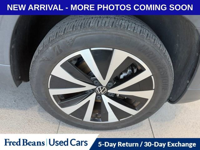 Used 2022 Volkswagen Taos SE w/ Panoramic Sunroof Package image 7