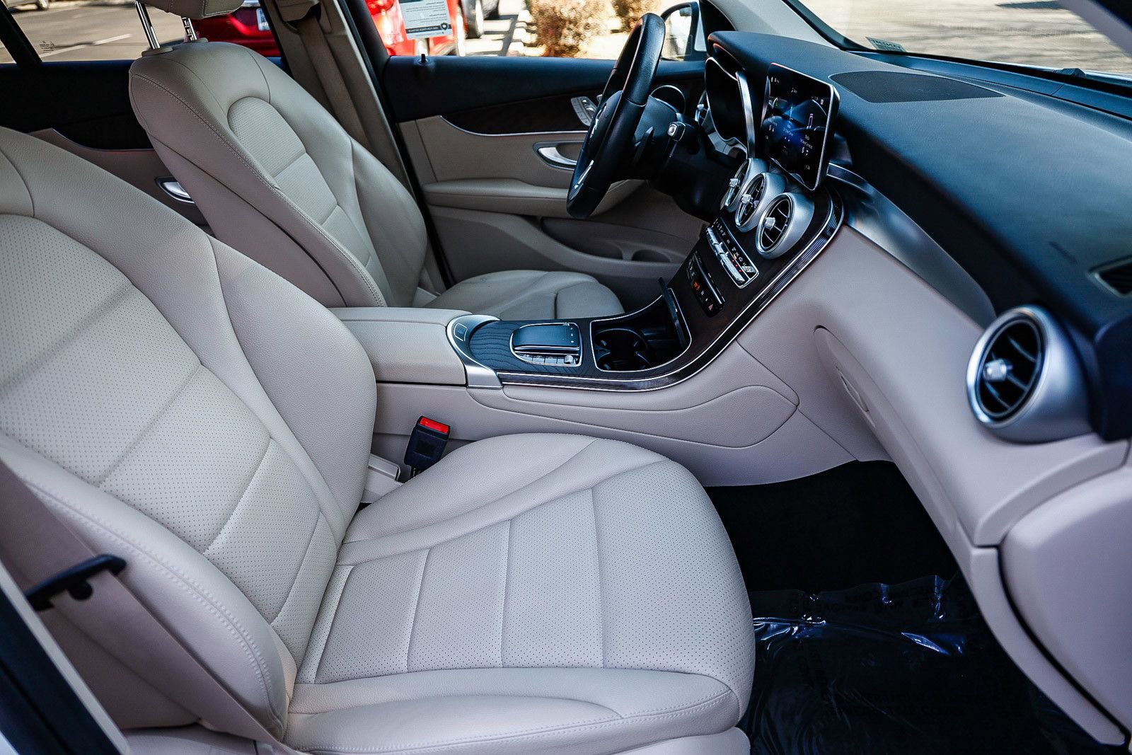 Used 2021 Mercedes-Benz GLC 300 4MATIC image 16