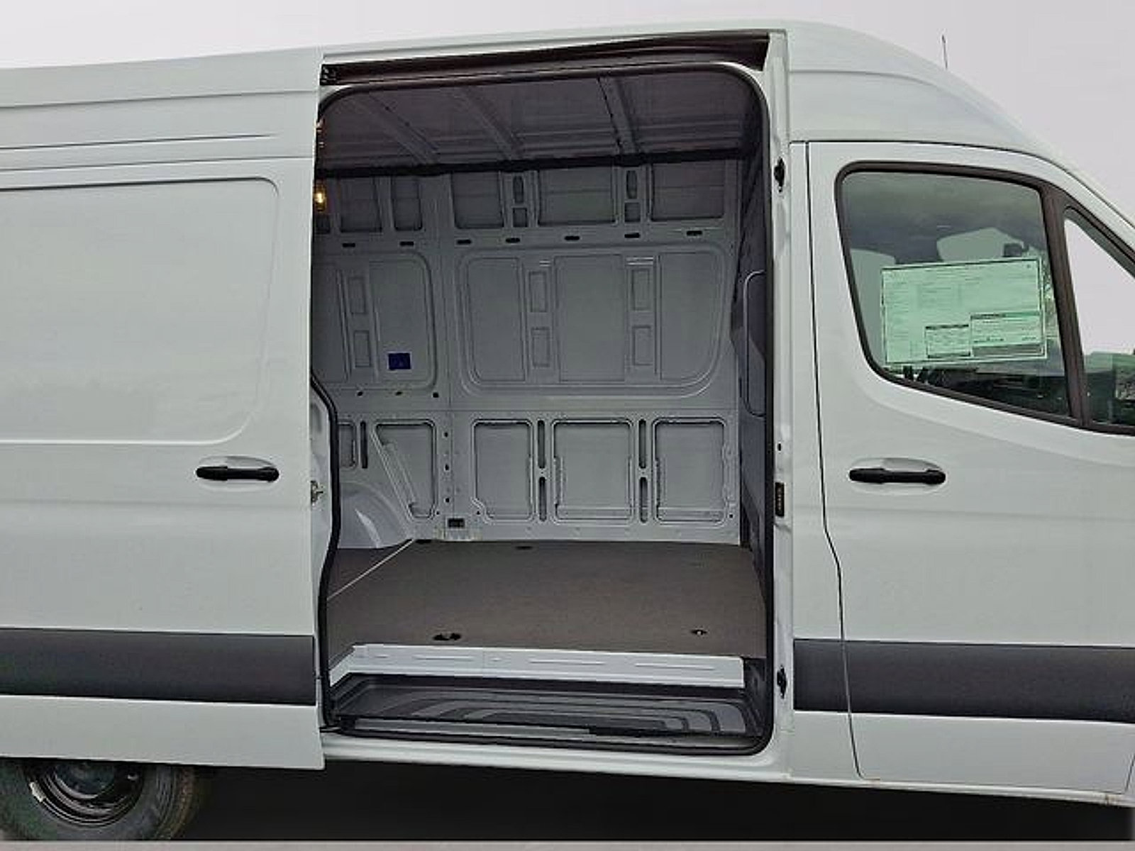 Used 2025 Mercedes-Benz Sprinter 2500 image 7