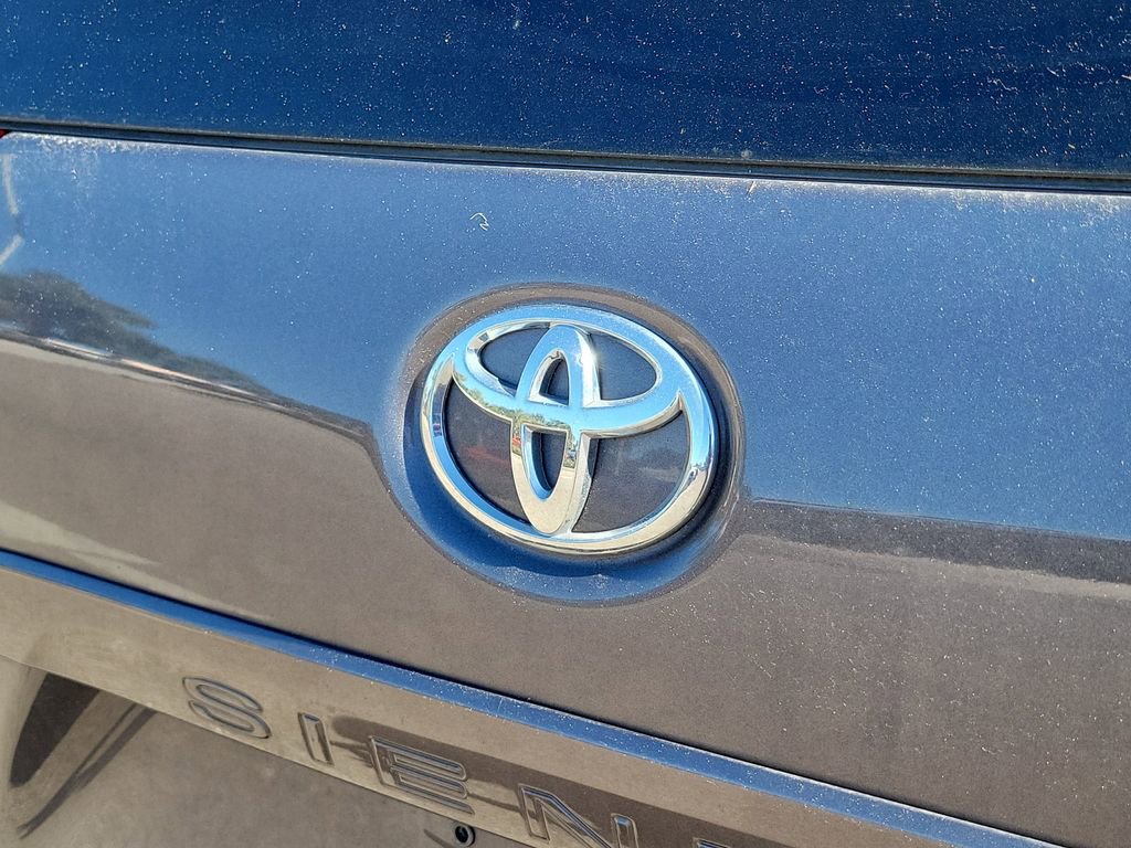 Used 2014 Toyota Sienna XLE image 8