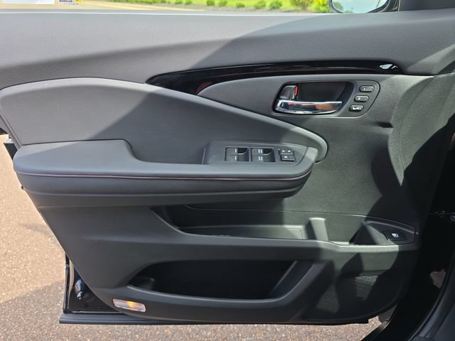 New 2026 Honda Ridgeline Black Edition image 9