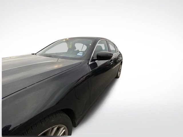 Used 2024 BMW 330e image 2