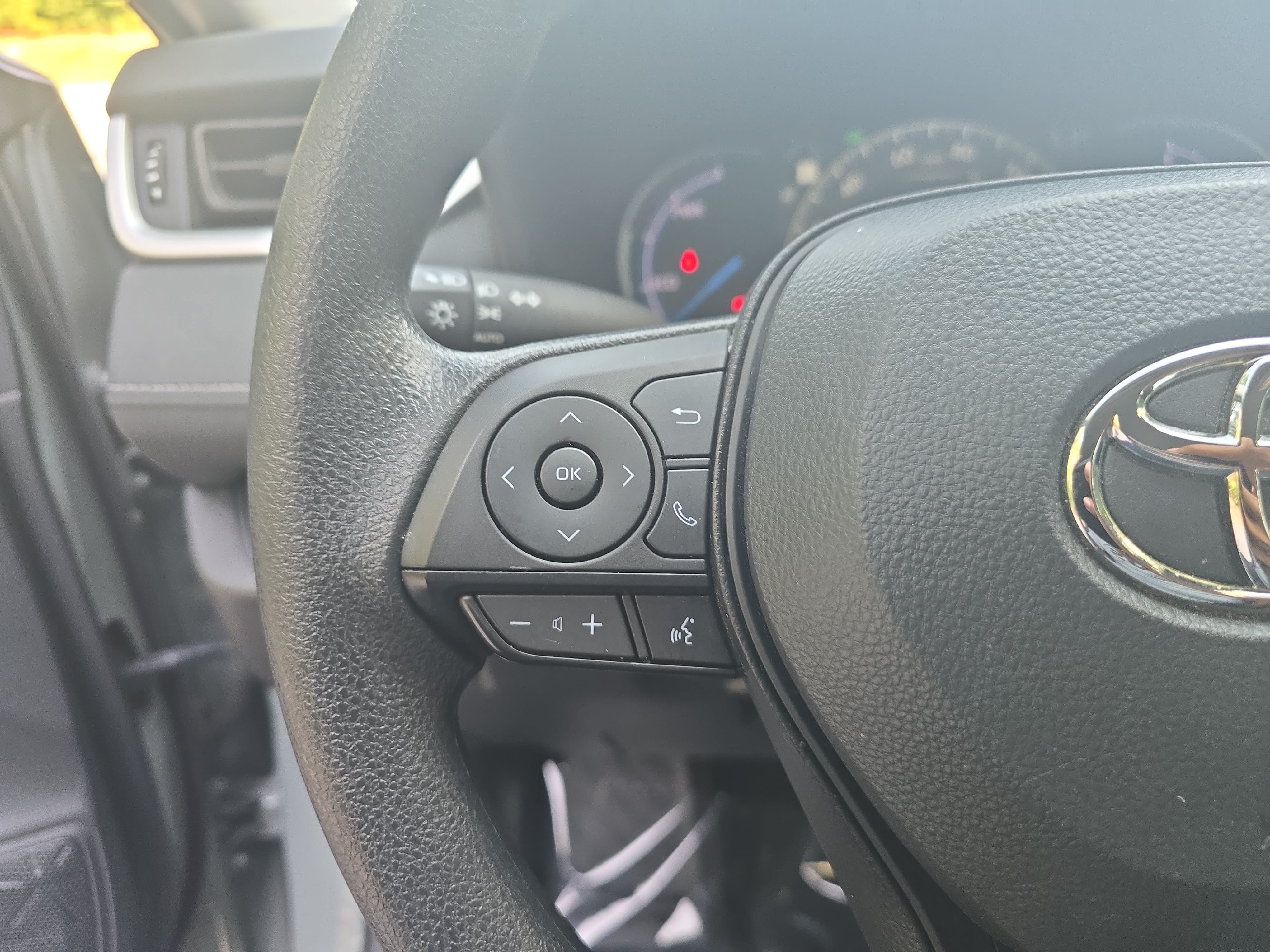 Used 2023 Toyota RAV4 XLE AWD/4WD image 16