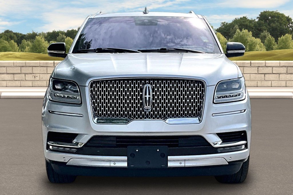 Used 2018 Lincoln Navigator L Reserve w/ Technology Package AWD/4WD image 3