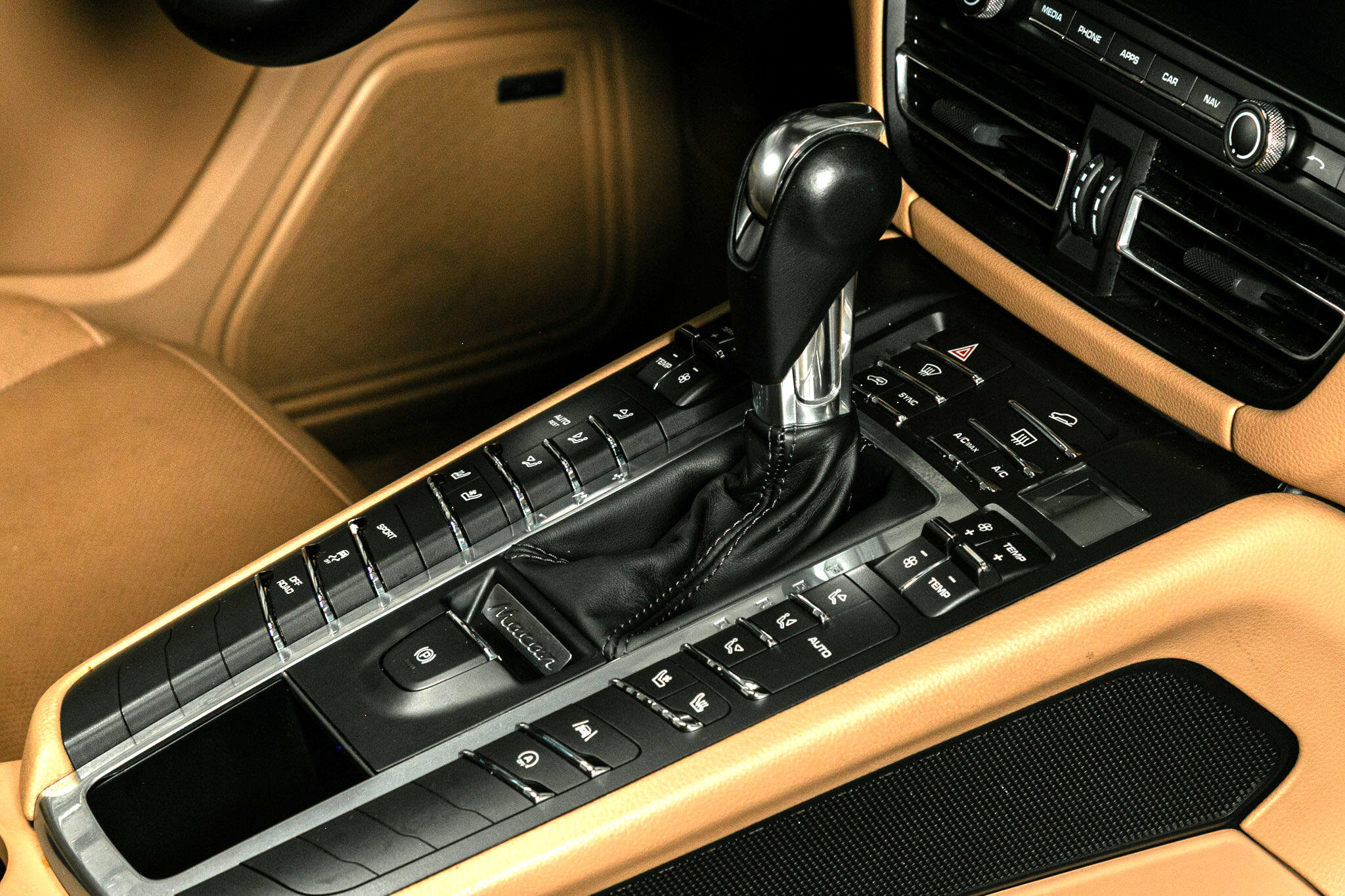 Used 2019 Porsche Macan w/ Premium Package Plus image 31