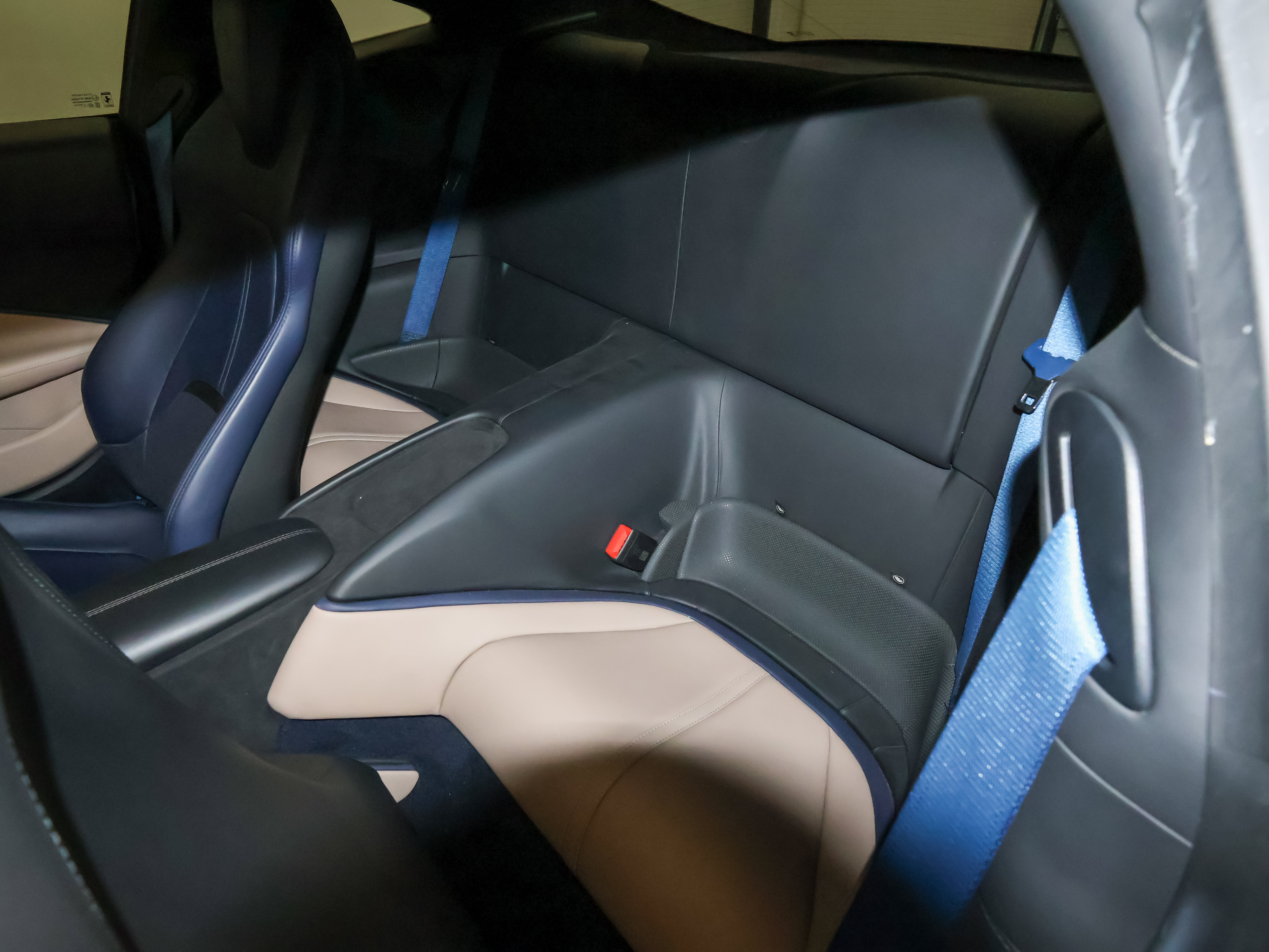 Used 2021 Ferrari Roma RWD image 15