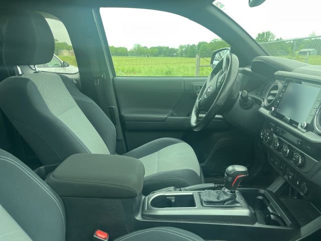 Used 2020 Toyota Tacoma TRD Sport w/ TRD Premium Sport Package AWD/4WD image 16