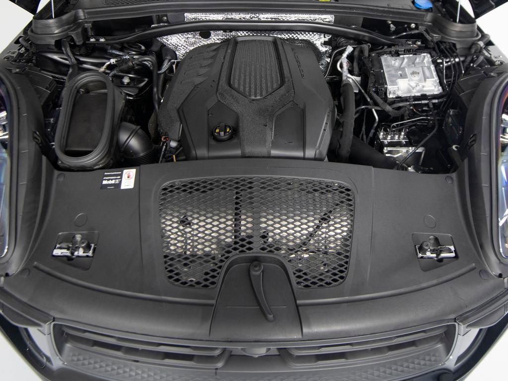 Certified 2026 Porsche Macan AWD/4WD image 44
