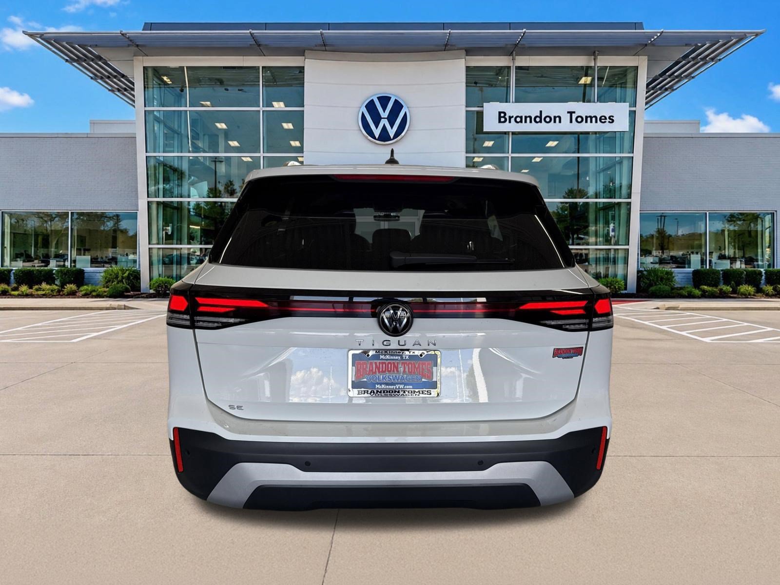 New 2026 Volkswagen Tiguan SE FWD image 4