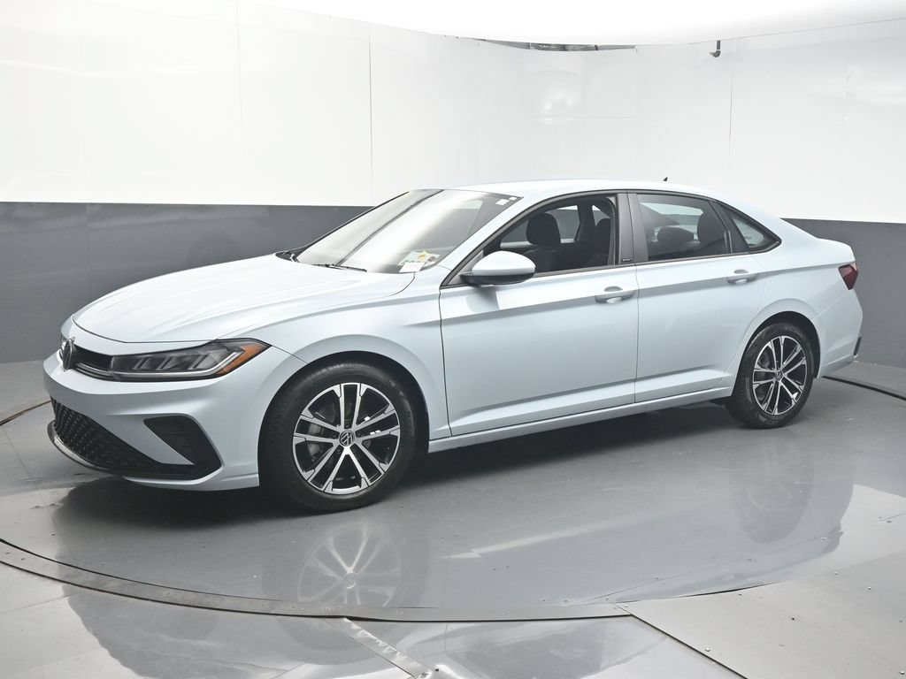 Used 2026 Volkswagen Jetta Sport FWD image 4