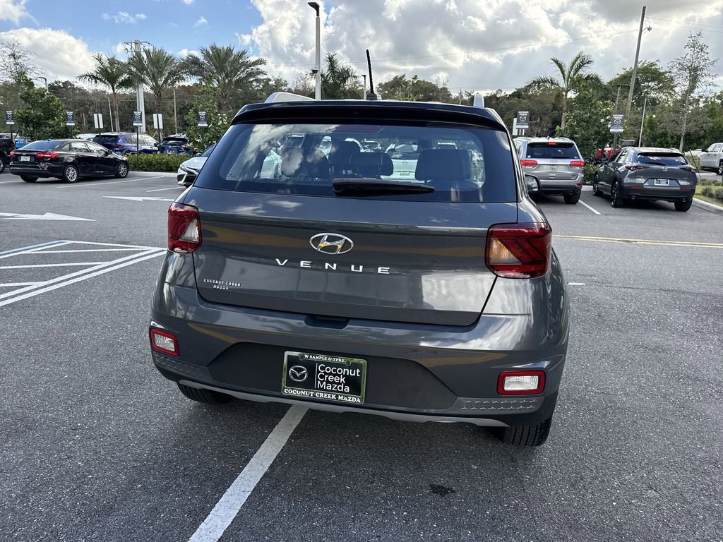 Used 2024 Hyundai Venue Limited image 26