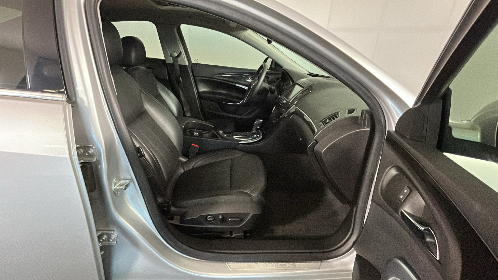 Used 2015 Buick Regal Premium w/ Experience Buick Package FWD image 36
