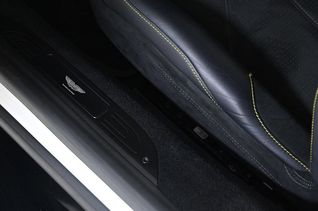 Used 2025 Aston Martin V8 Vantage Coupe image 24