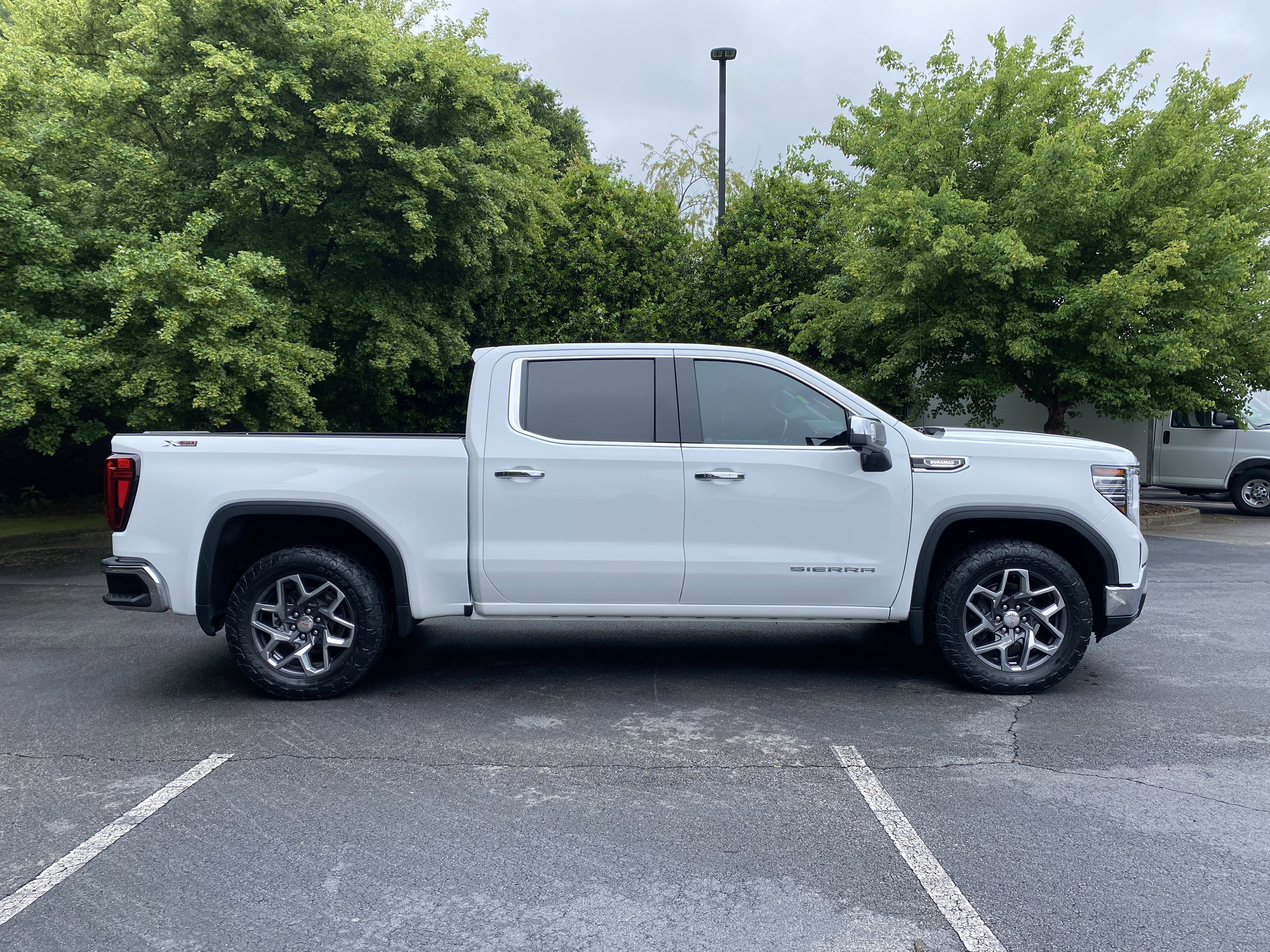 Used 2023 GMC Sierra 1500 SLT w/ SLT Premium Package AWD/4WD image 10