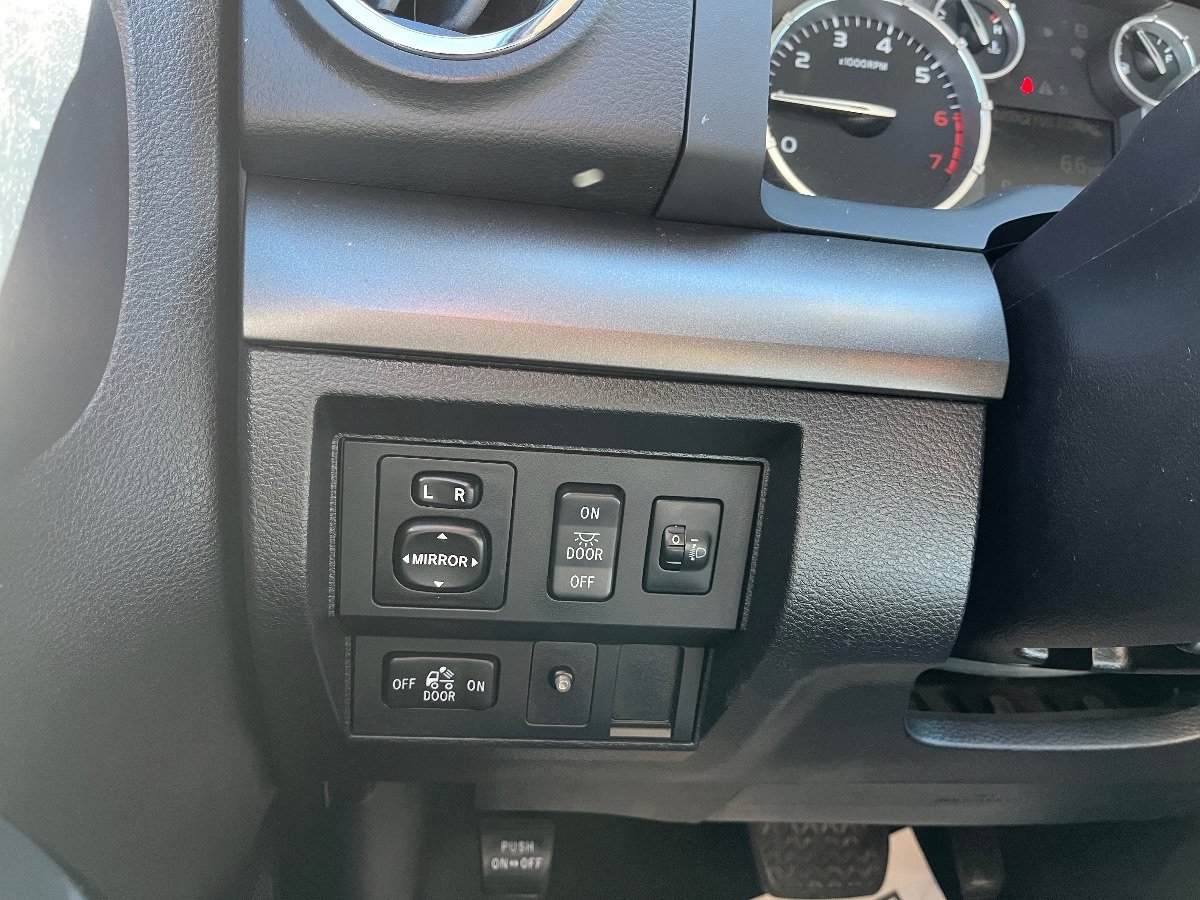 Used 2014 Toyota Tundra SR5 w/ SR5 Upgrade Package AWD/4WD image 21