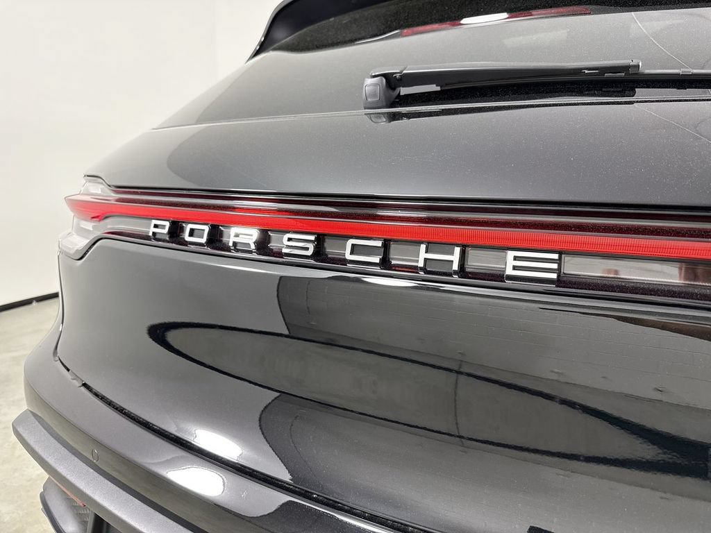 New 2026 Porsche Macan AWD/4WD image 18