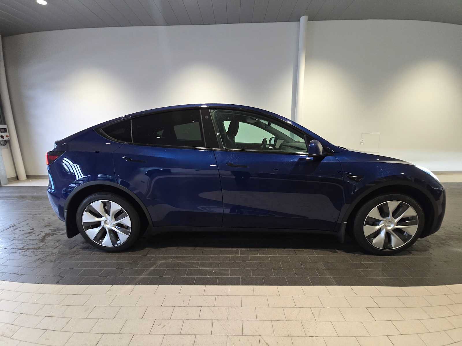 Used 2021 Tesla Model Y Long Range AWD/4WD image 8