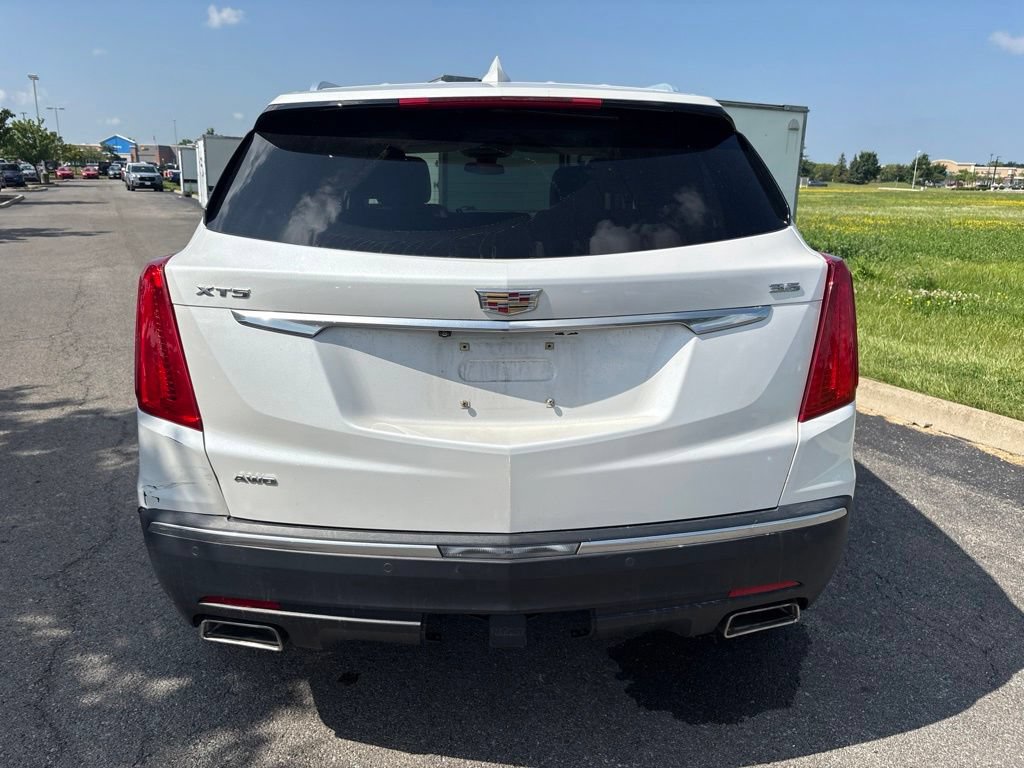 Used 2017 Cadillac XT5 Premium Luxury w/ LPO, Wheel Lock Package AWD/4WD image 9