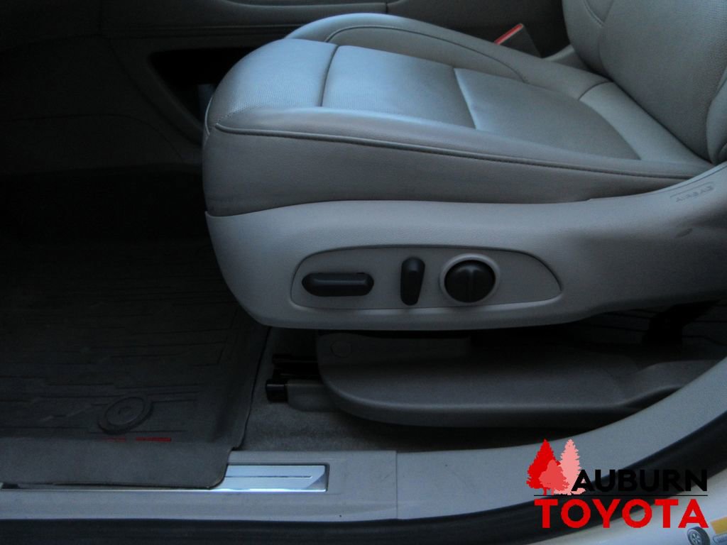 Used 2023 GMC Acadia SLT w/ Technology Package image 28