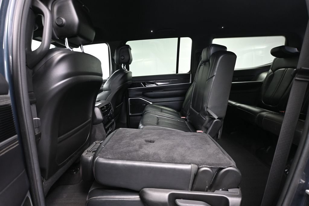 Used 2022 Jeep Wagoneer Series III AWD/4WD image 37