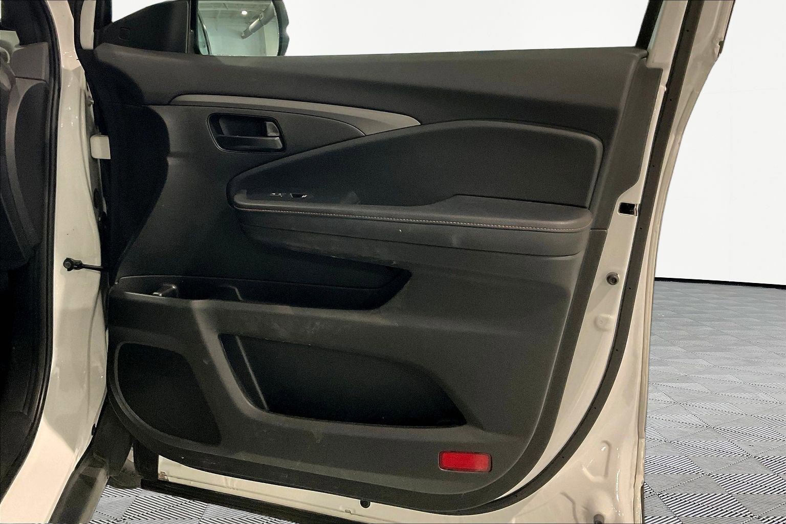 Used 2023 Honda Passport TrailSport image 28