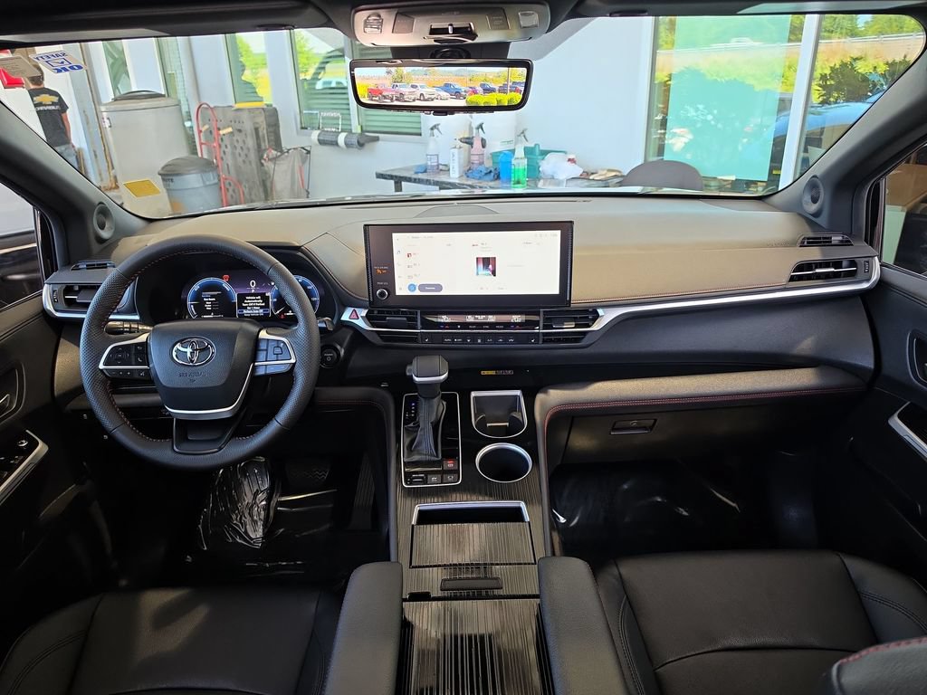 Used 2025 Toyota Sienna XSE AWD/4WD image 25